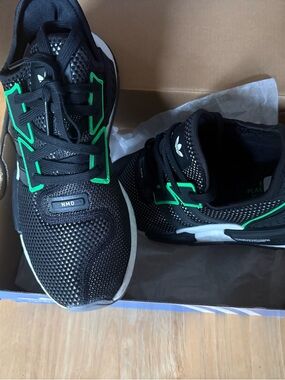 adidas Black Sneakers w| Neon Green Accents.This is a mens 6 1/2, women’s 7